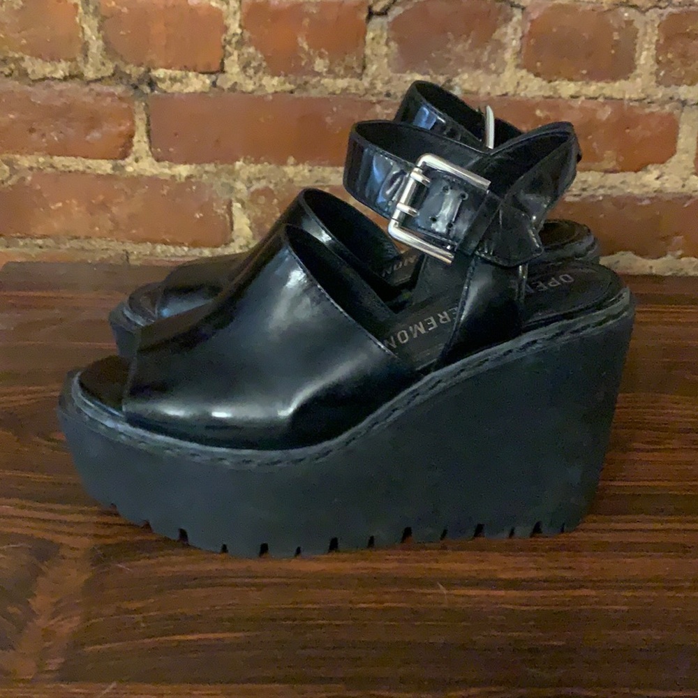 Opening ceremony platform size 7 black